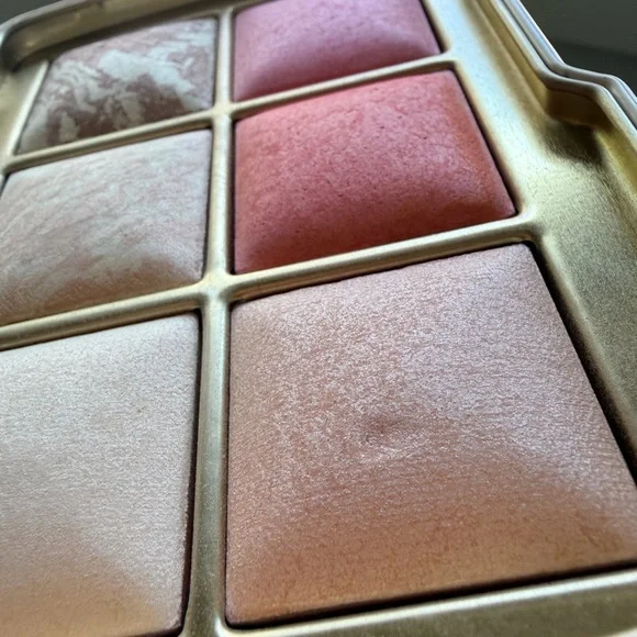 Hourglass Floral Deer Compact & Matching Double-Ended Brush - Pink, Coral, Gold - Picture 5 of 9